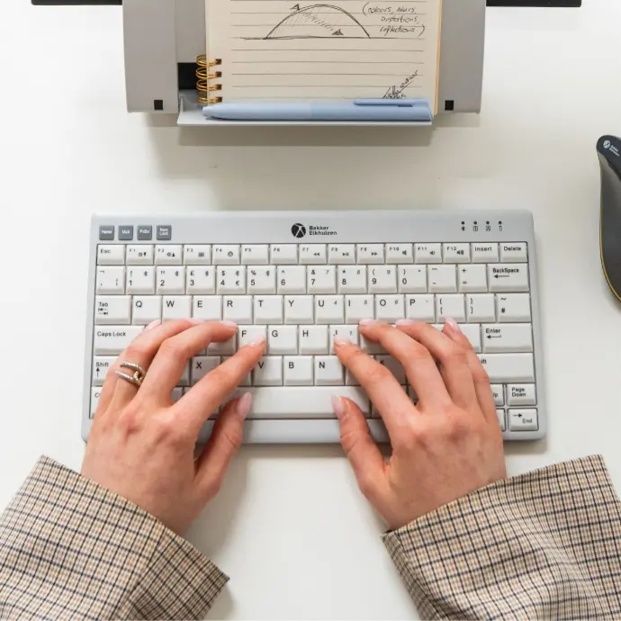 Bekijk compacte ergonomische toetsenborden zoals het UltraBoard 950 BakkerElkhuizen UltraBoard 950 compact ergonomisch toetsenbord