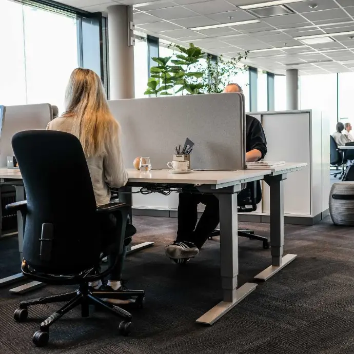 HÅG SoFi 7300 bureaustoel in moderne kantooromgeving