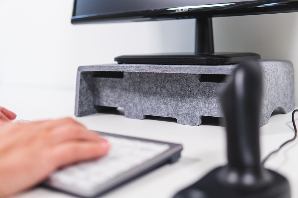 BakkerElkhuizen-q-riser-90-circular-grey-monitor-stands-1697184547-4.jpeg (img_60_1)